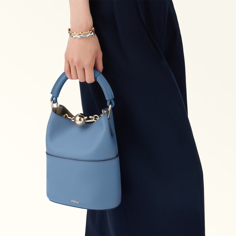 Furla FW 2025: 8 стильных сумок, вдохновлённых городом