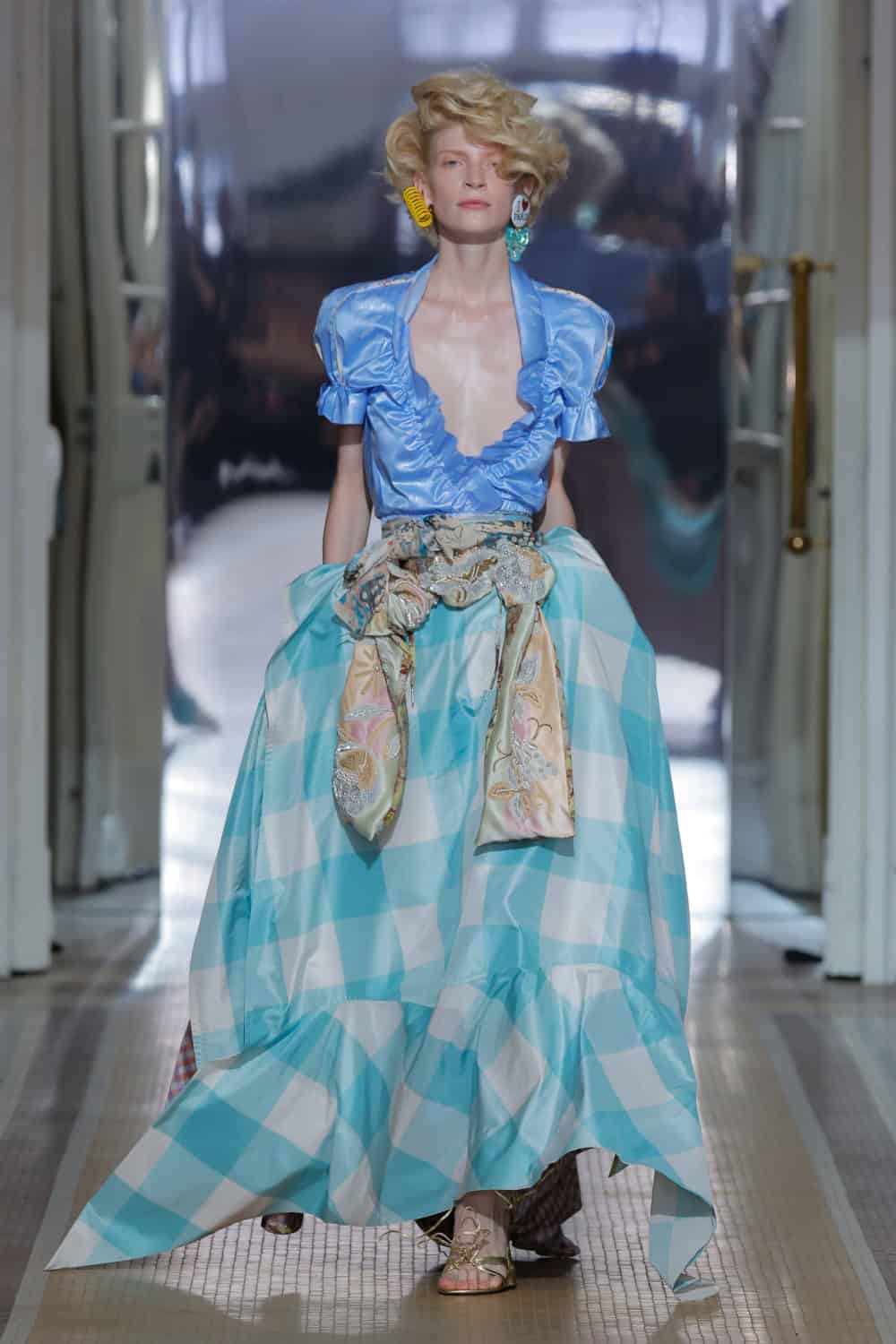 Голубой топ и длинная асимметричная юбка в клетку Vivienne Westwood