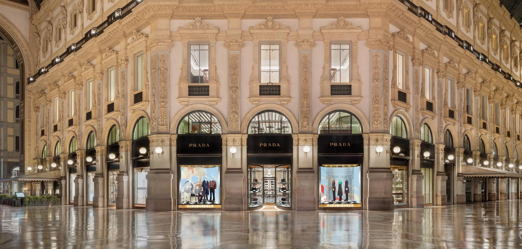 Фасад Prada Galleria в миланской галерее Витторио Эмануэле II
